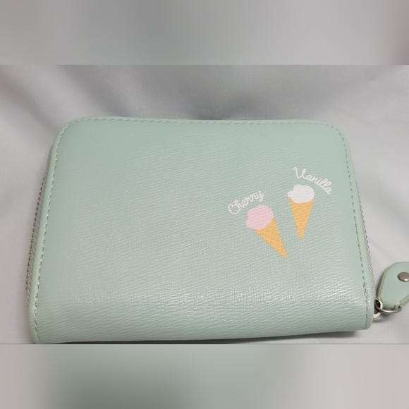 Vendula LONDON 2019: GELATO TRUCK wallet full zipper Teal Textured details - Picture 3 of 6